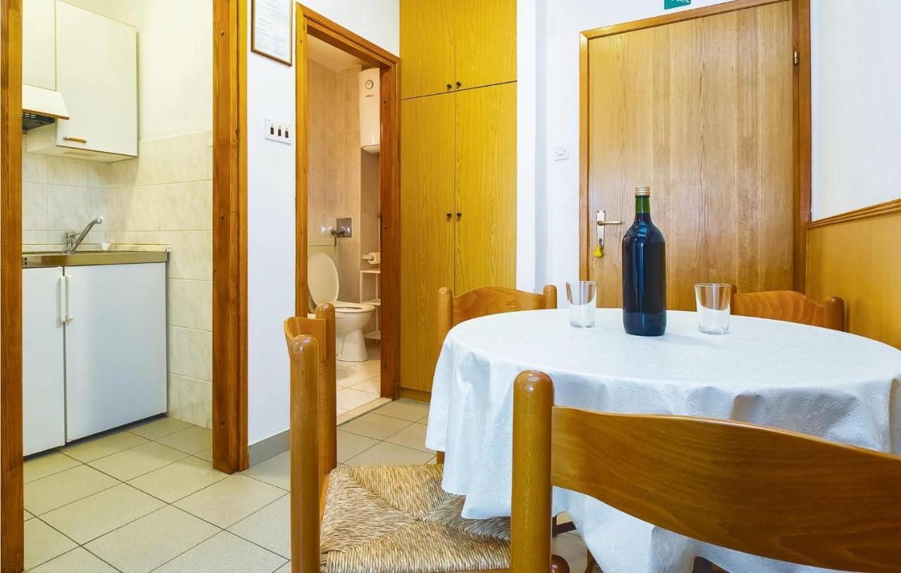 Cozy Apartment In Lokva Rogoznica With Wifi Luaran gambar