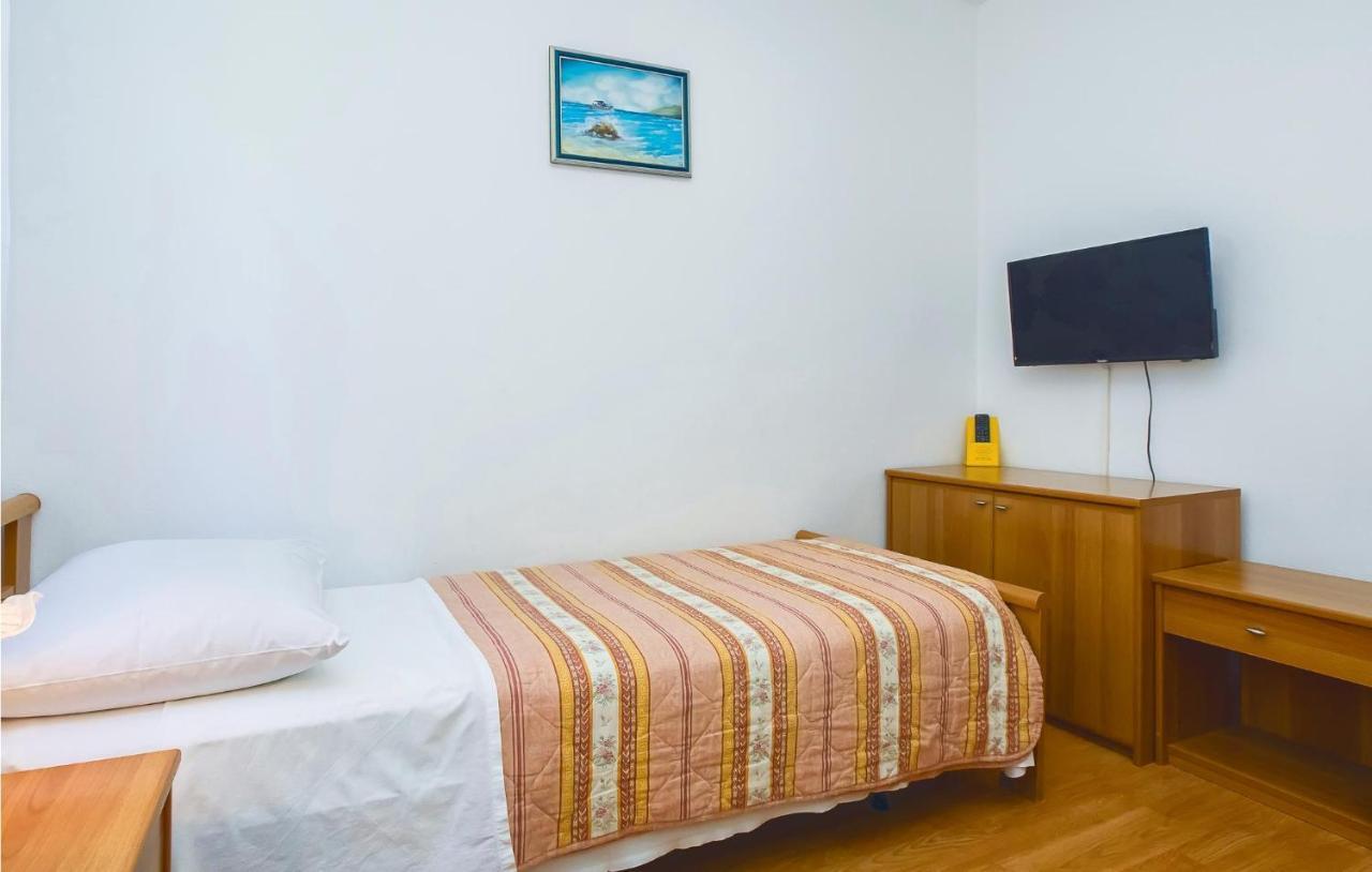 Cozy Apartment In Lokva Rogoznica With Wifi Luaran gambar
