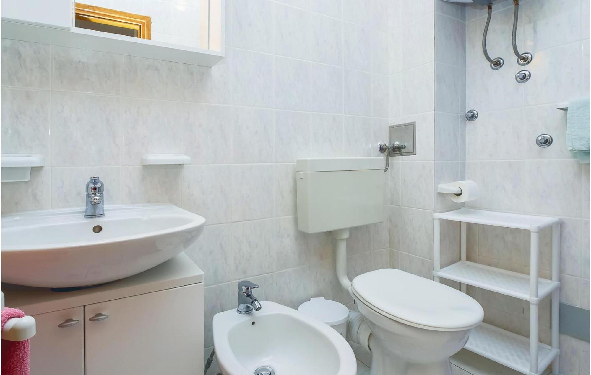 Cozy Apartment In Lokva Rogoznica With Wifi Luaran gambar