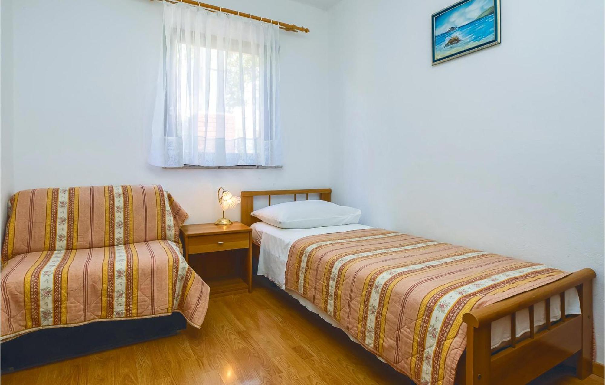 Cozy Apartment In Lokva Rogoznica With Wifi Luaran gambar